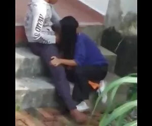 Papà scopa la baby sitter sul divano