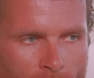 anello imbavagliato Troia schiava in hogtied ottiene sbattendo gola profonda