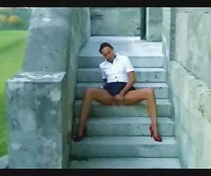 gambe lunghe succhiacazzi bionda tettona