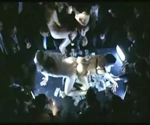 alimentazione il suo sperma con un cucchiaio da snahbrandy