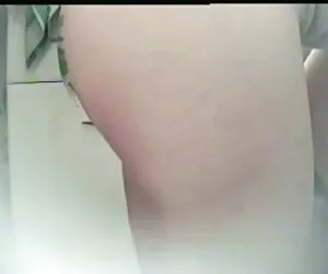 Chiuda in su di me scrematura su un grande gallo nero