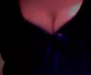 Secretaire francaise sexy suce une bite pour les voyeurs