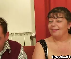 un reggiseno sexy, troppo poco per le sue tette