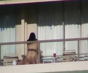 Anastasia prende grossi cazzi nel culo e bocca