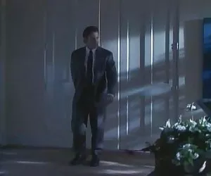 vecchio lordo cazzo penetrare giovane piccoli fori nella foresta