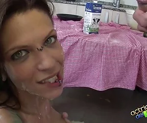 2 bellissime ragazze giovani sbattute da ragazzi striscianti