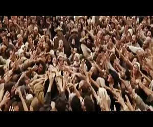 Elle ejacule et se fait sodomiser par tous les gars!