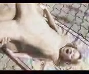 un driver di consegna fortunato raccoglie un autostoppista ceco corneo