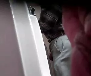 Nu bondage con il bavaglio in bocca in bianco e azzurro