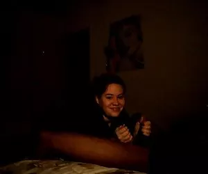 che amano prendere il sole nudo sulla spiaggia selvaggia