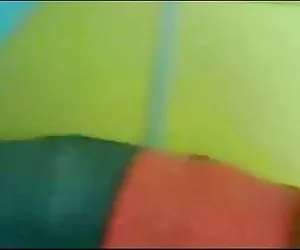 ragazza russa downblouse in autobus (luce capezzolo)