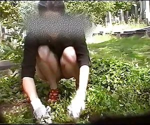 Il papa si scopa una bella bionda sul divano