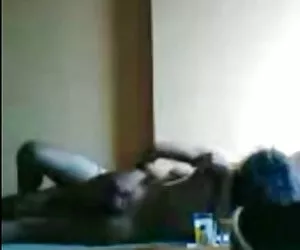 Adolescente, lavorando in un ranch seleziona cowboy cazzo