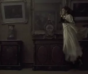 Kelly devine coperti di nero cum direttamente sul