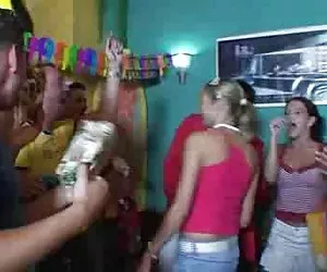 Il sesso anale con il barista