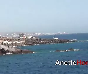 una ragazza in un prendisole rosa, il mio prossimo modello strada upskirt