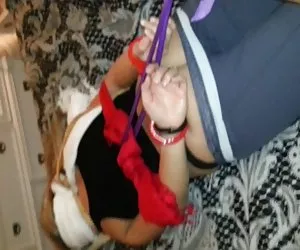 Calda Louise Glover mostrando le sue tette