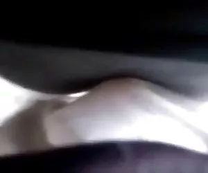 Lei dice stop video, poi inghiotte la brava ragazza