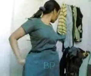 sesso di gruppo studentesco con sesso anale