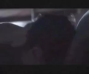 un tizio fortunato con 3 milfs