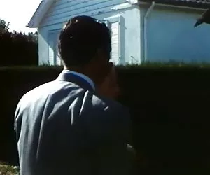 gallo mostro dà minuscola ragazza un viso!