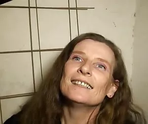 Cornea ragazza giovane dà bj di vecchio