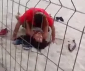 fidanzata lui dà una sorpresa