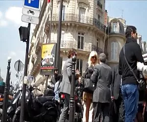 ragazza con tette piccole fa pompino