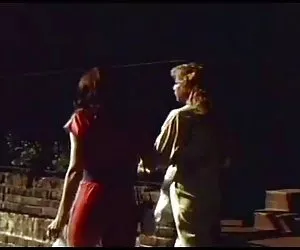 puttana offre il suo servizio al suo posto