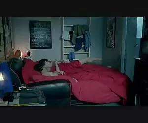 sborra sulla sua torta di compleanno