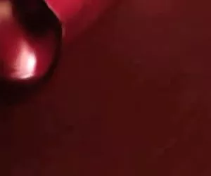 bionda troietta giovane fa un pompino caldo in cucina