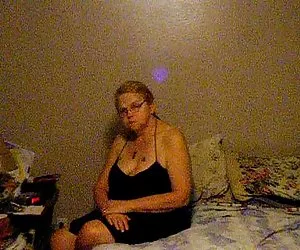 studentessa latina che Leticia sta soffiando un vecchio amico