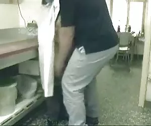 strofinare il tuo cazzo mentre voi adorate i nostri piedi