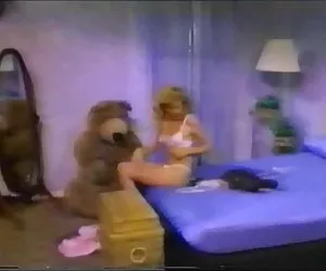 Chubby signora preleva e soddisfa un tizio teenager