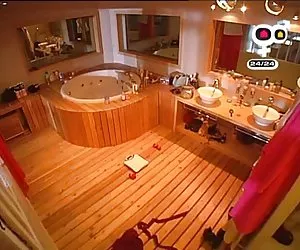 fermata di cagna - bella mora scopata nel bagno pubblico