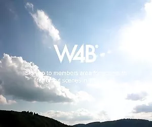 Atletico babe ditalino all'aria aperta