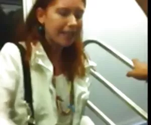 ragazza carina tiny4k ottiene il suo dolce figa scopata