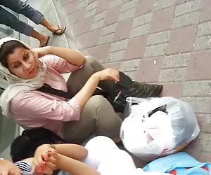 pompino in pubblico su un treno