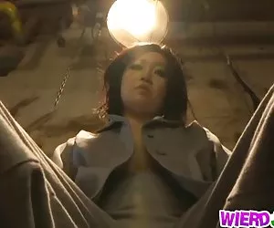 Upskirt leggendo un libro 2014