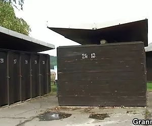 Horny marito scopa la moglie duro in bagno