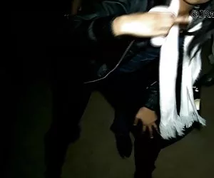 Kevin James viene scopata nel fienile