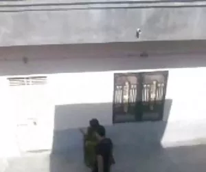 Tre cornea sexy di scopare un ragazzo al di fuori