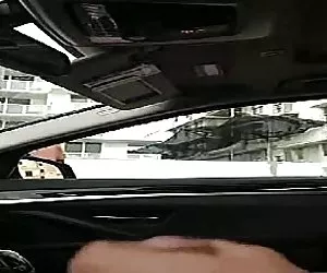 lampeggiante emo bella ragazza sguardo al mio gallo sul bus