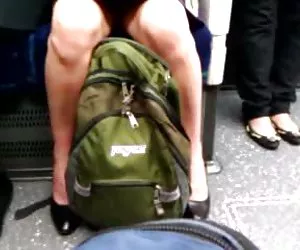 Due punk ragazza alla festa in un motel