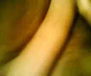 Due brunette cute e capelli ricci