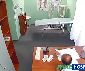 Sesso lesbico in cabina.