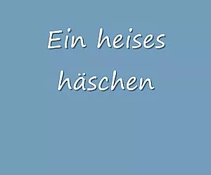 2 ragazze che giocano con un dildo grande