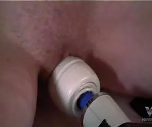 cute teen succhia e si masturba