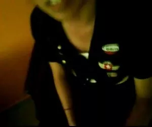 sexy ragazza avendo divertimento con ragazzo nero