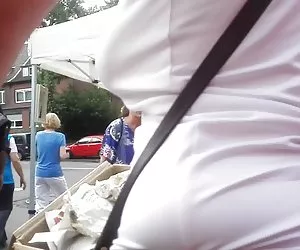 carina bionda succhia e ingoia